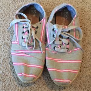 TOMS Lace Up Canvas Shoes Size 7.5